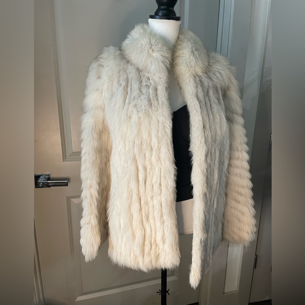 vintage Saga Fox Fur coat woman’s size small in mint condition